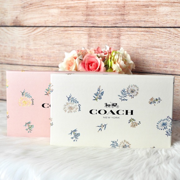 🐳COACH Boxed Dandelions Wristlet - Picture 7 of 7